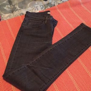 LEVI 721 HIGH RISE SKINNY JEAN - size 27
